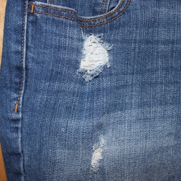 OLD Navy Boyfriend Denim Shorts - Picture 4 of 5